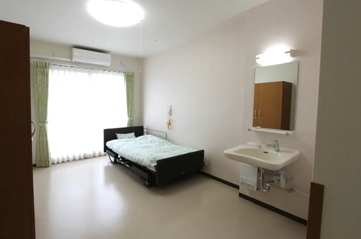 デイサービスを併設しており、日々の余暇活動を通じて健やかな生活をサポートします。