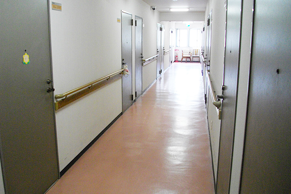 小花の共用トイレ