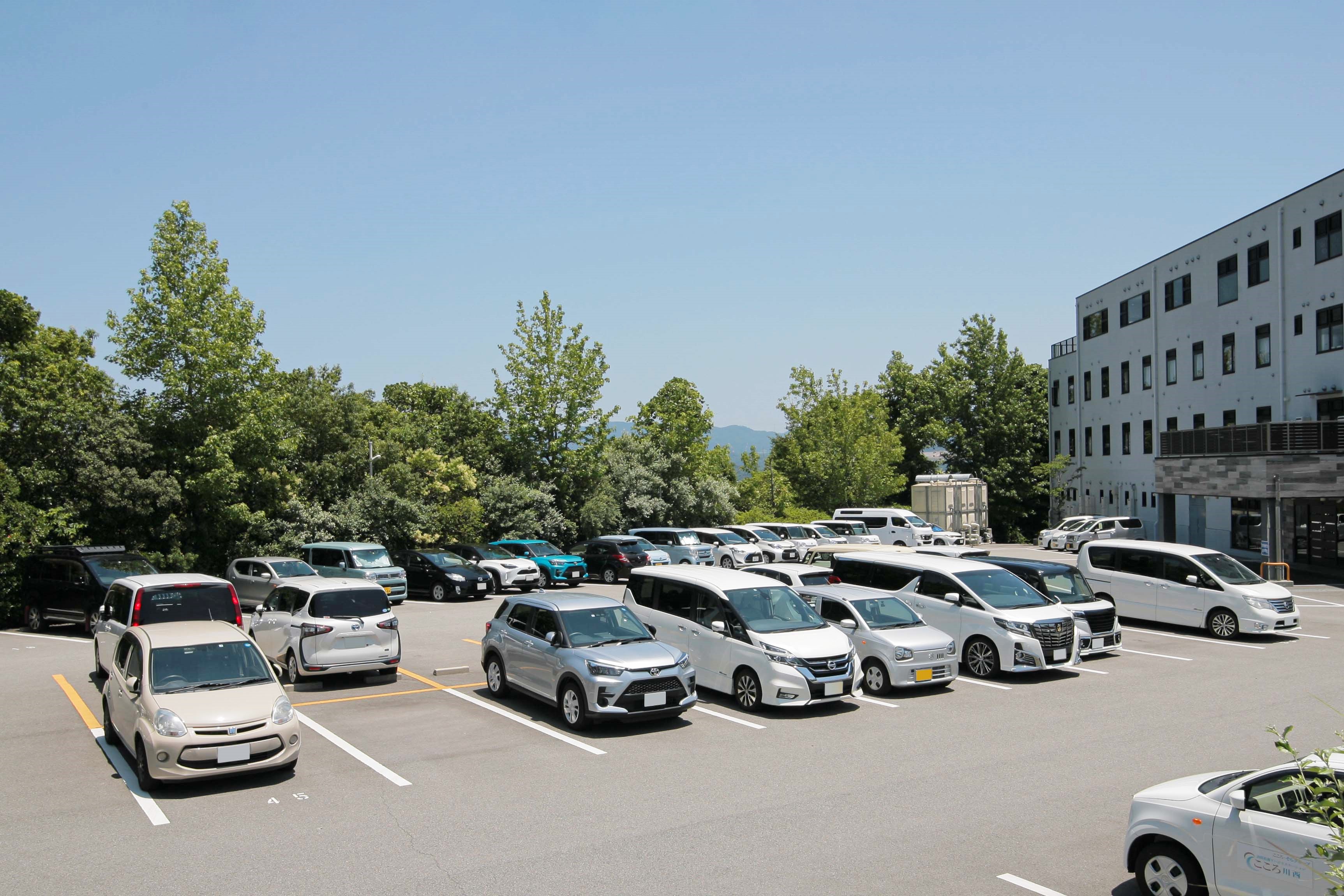 レガロアコンフォート川西けやき坂の駐車場完備
