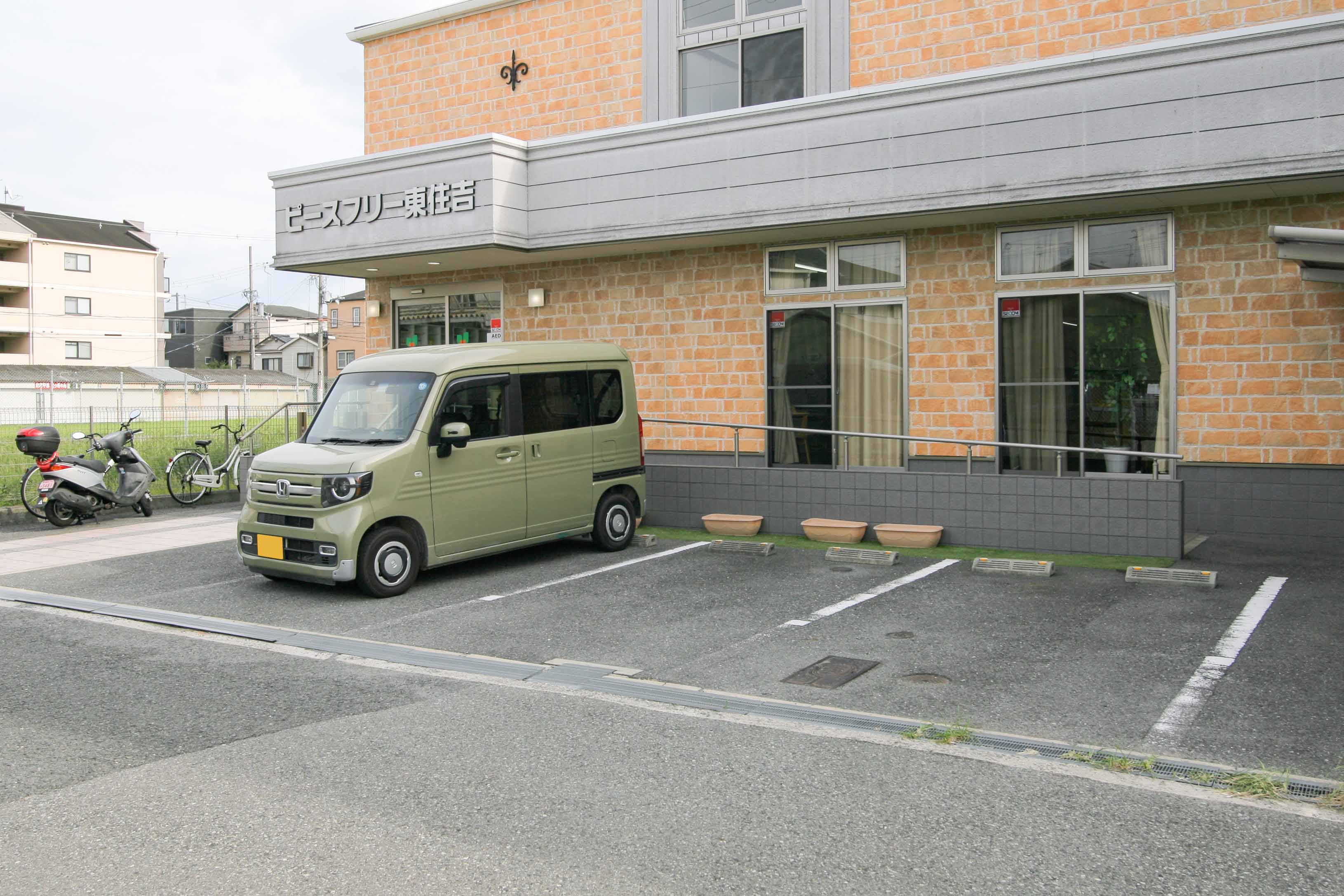 ピースフリー東住吉弐番館の駐車場完備