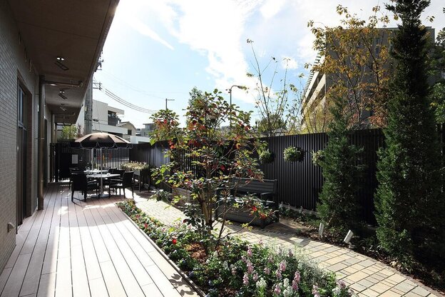 グランダ帝塚山の玄関