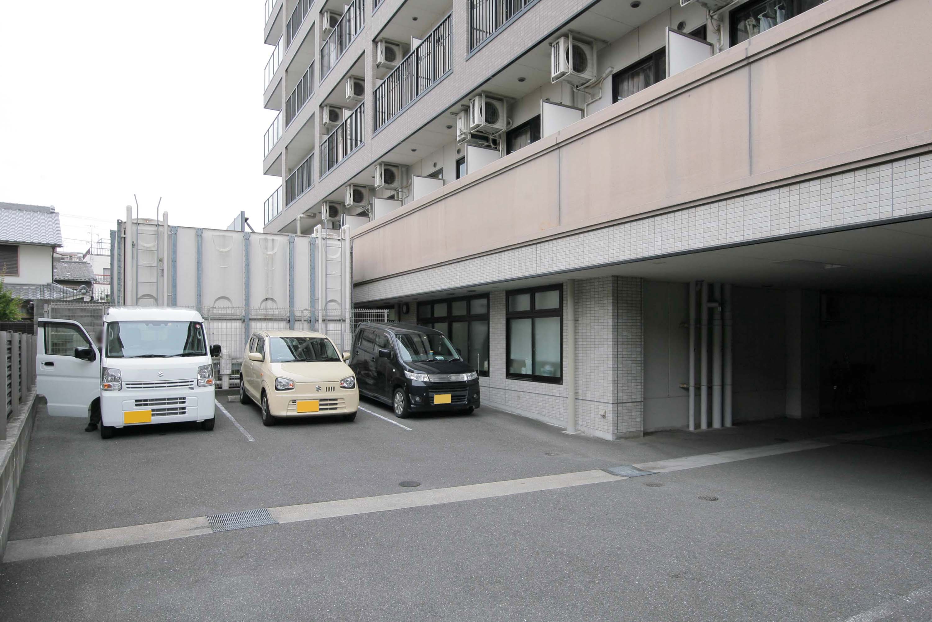 ガーデンハウス勝山の玄関