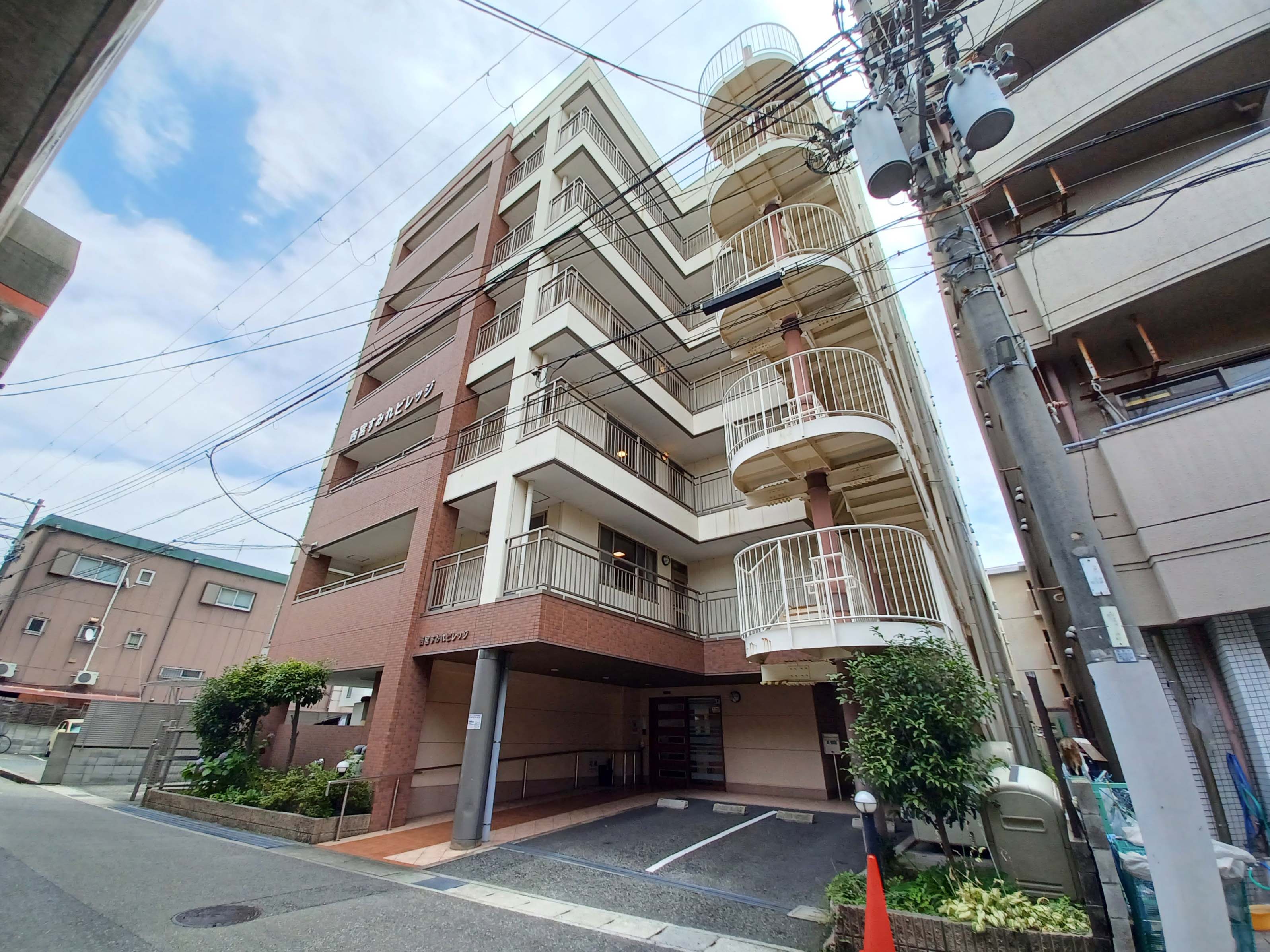 西宮すみれビレッジの玄関