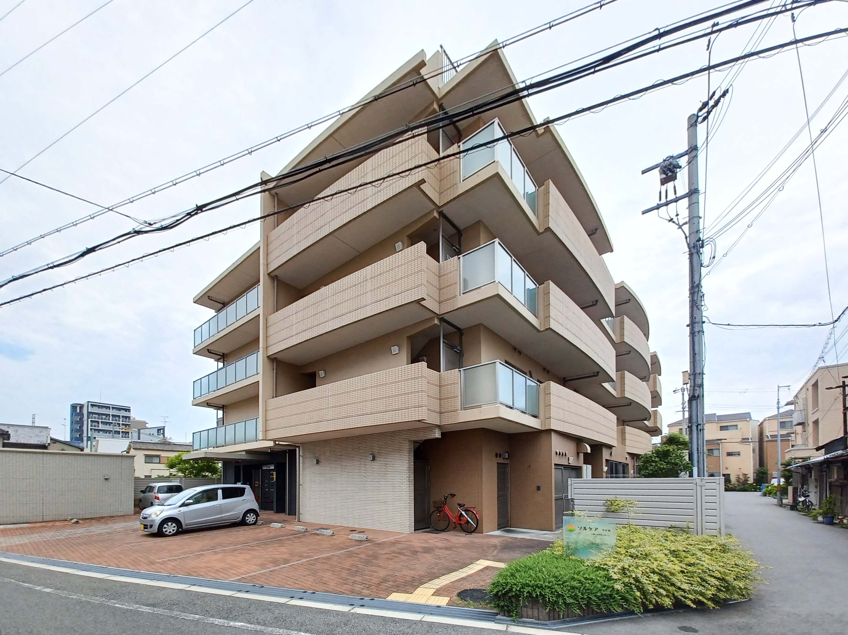 ソルケア西中島の玄関