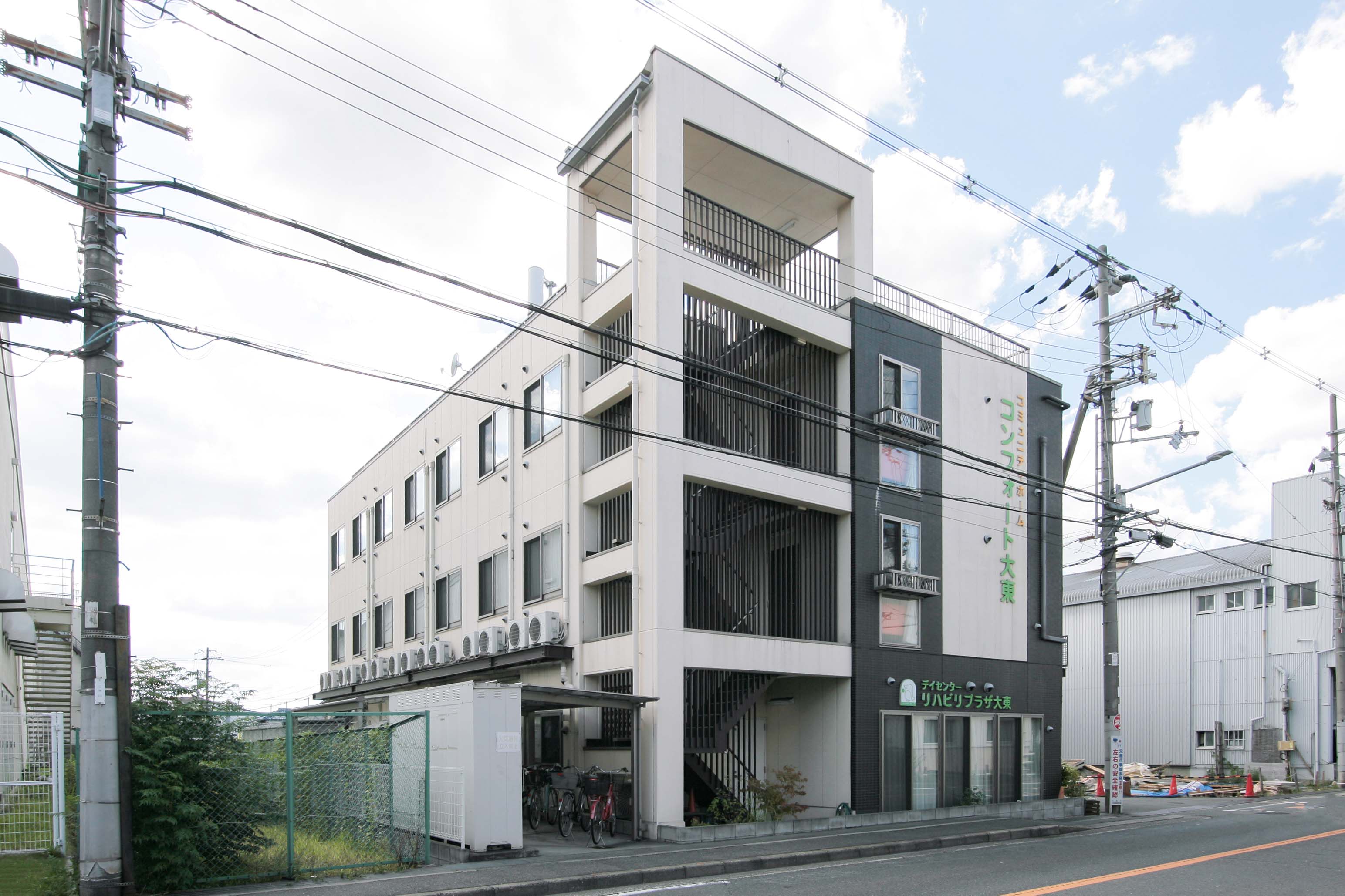 コンフォート大東の玄関
