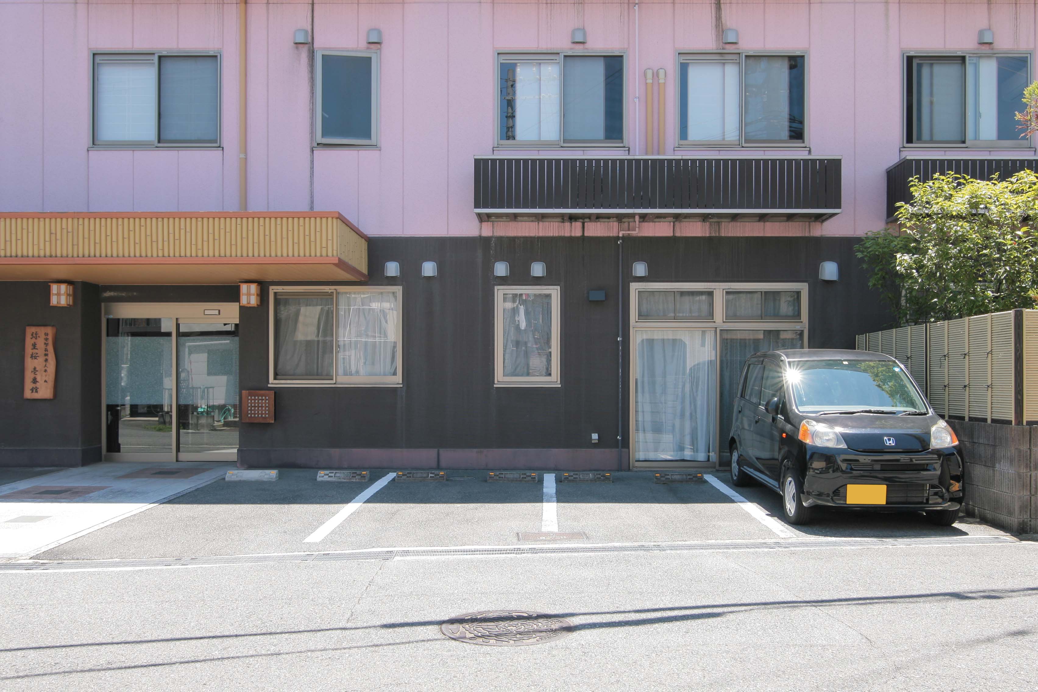 弥生桜壱番館の玄関
