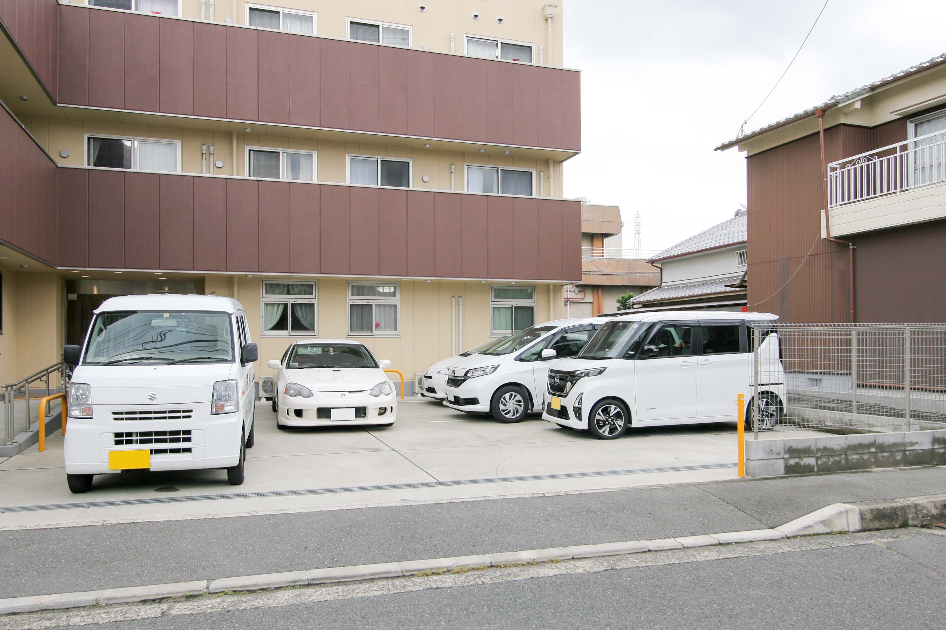 カサブランカ桂町の玄関