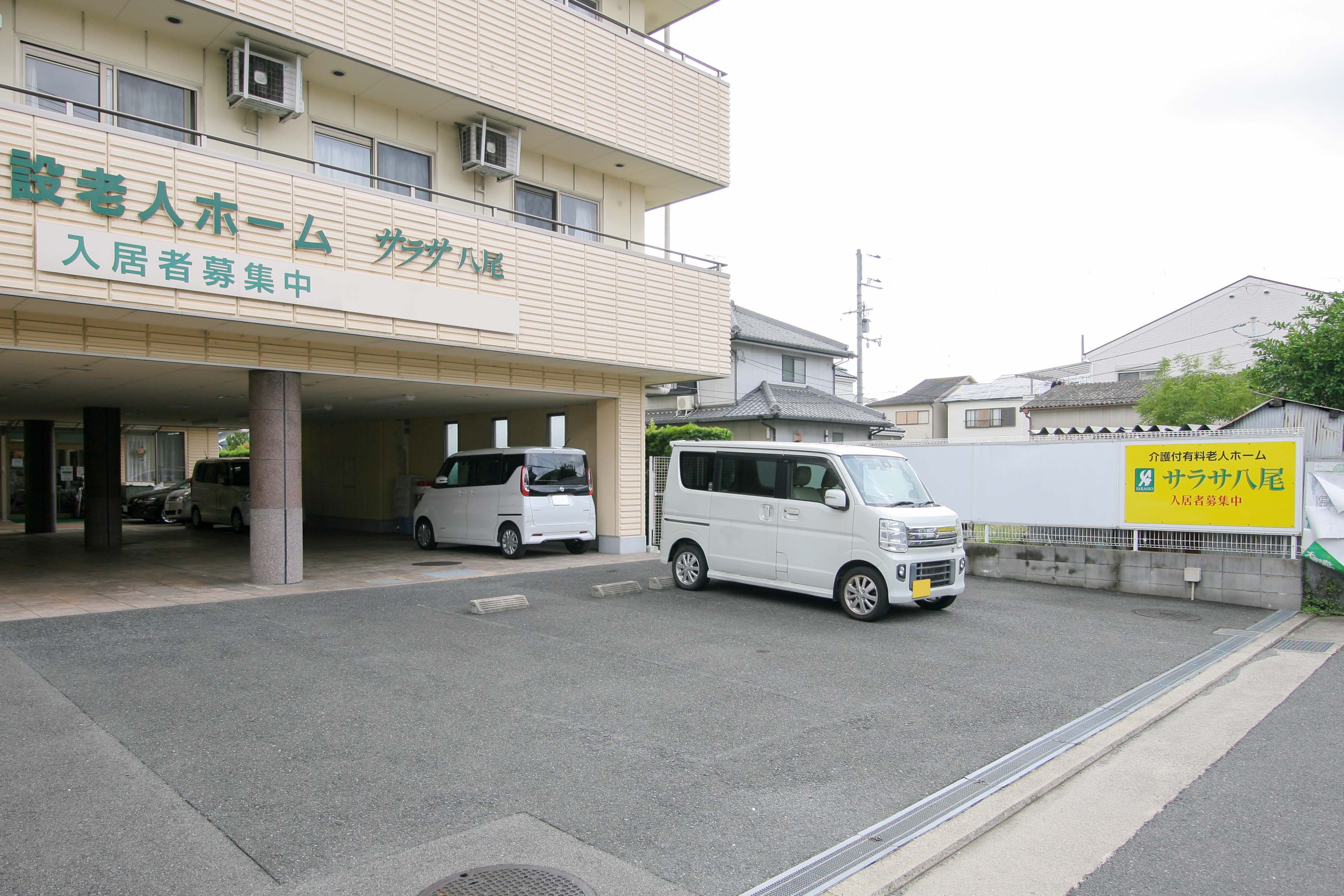 サラサ八尾の玄関