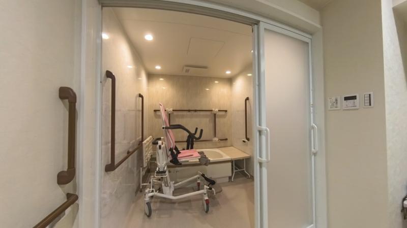 ナッセケアベイス兵庫駅前の玄関