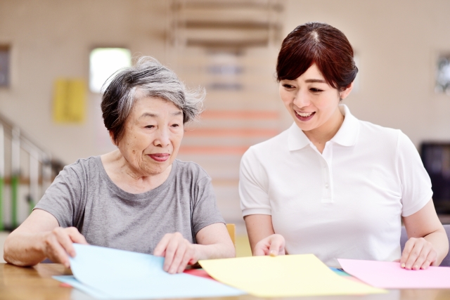 住宅型有料老人ホームとは?サービス内容や費用・他施設との違い