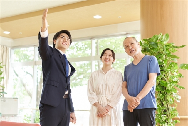 老人ホーム見学のチェックポイントとは?見学の流れや持ち物も紹介