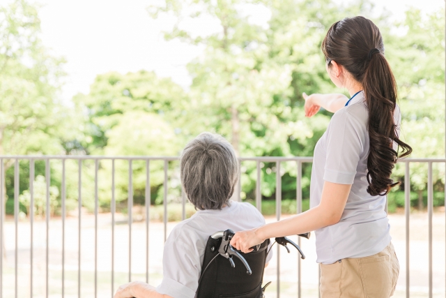 パーキンソン病患者が入居できる施設とは?選び方から入居条件・費用・公的支援をご紹介