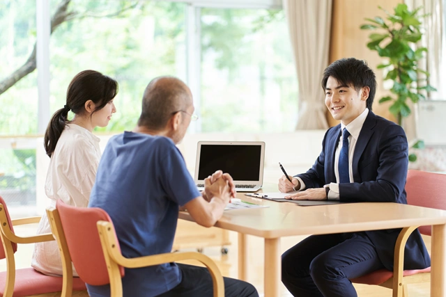 特定施設とは？介護付き・住宅型有料老人ホームとの違いから入居のポイントまで徹底解説