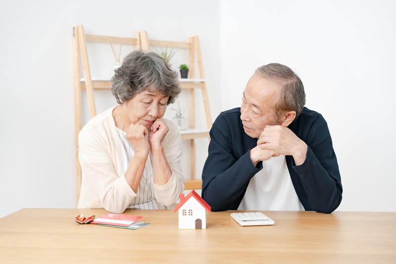 【完全ガイド】老人ホームの資金計画｜費用の内訳から捻出方法、使える制度まで専門家が解説