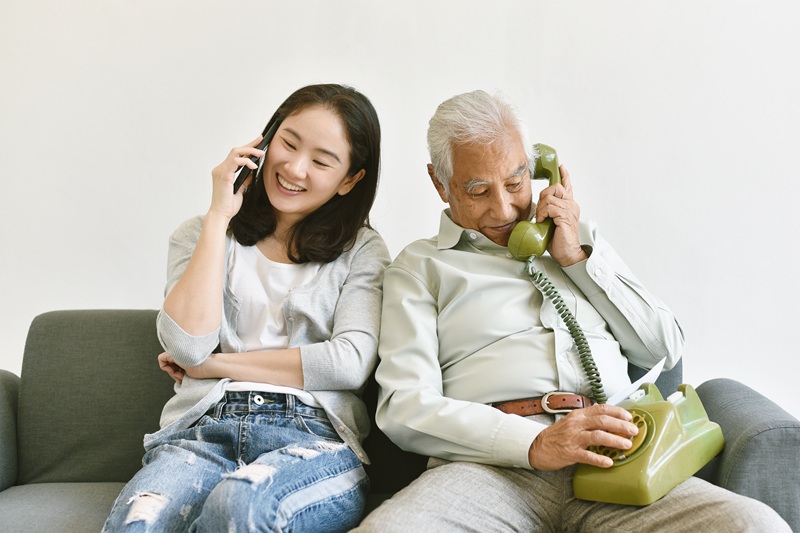 老人ホームは何歳から入れる？入居条件や平均年齢、ベストな検討タイミングを解説