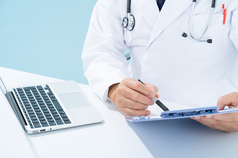 介護保険の特定疾病とは？16種類の一覧と対象者、申請の流れをわかりやすく解説