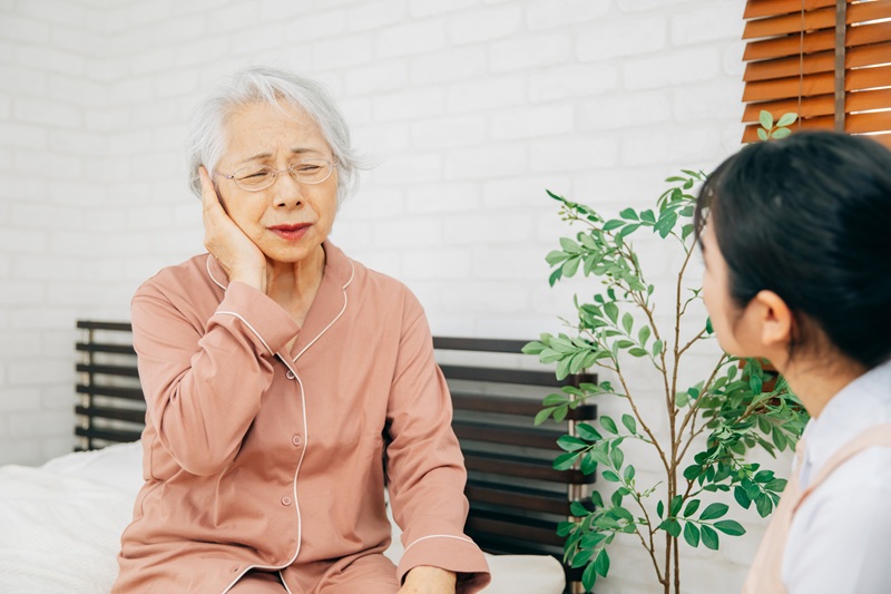 【認知症とは】症状・種類・原因から予防、対応方法までわかりやすく解説