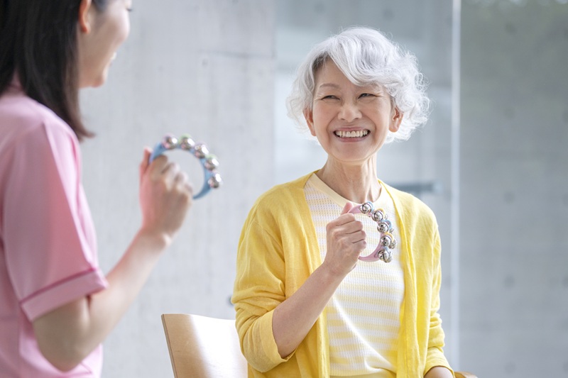 認知症における音楽療法の効果とは｜種類・やり方・注意点を解説