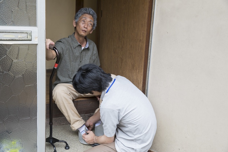 人工透析が必要な方の老人ホーム選び｜通院サポートや食事制限など確認すべきポイントを解説