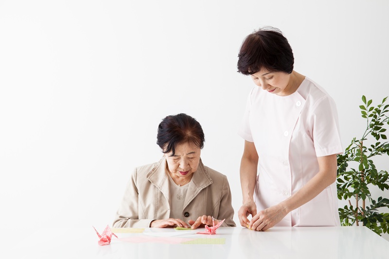 デイケア（通所リハビリテーション）とは？デイサービスとの違い、料金、サービス内容をわかりやすく解説