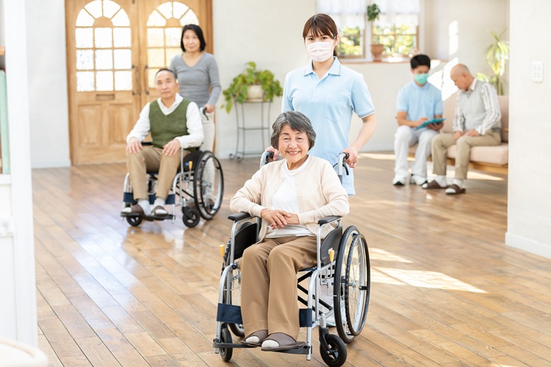 【プロが教える】後悔しない良い老人ホームの見分け方｜見学で使える10のチェックリスト