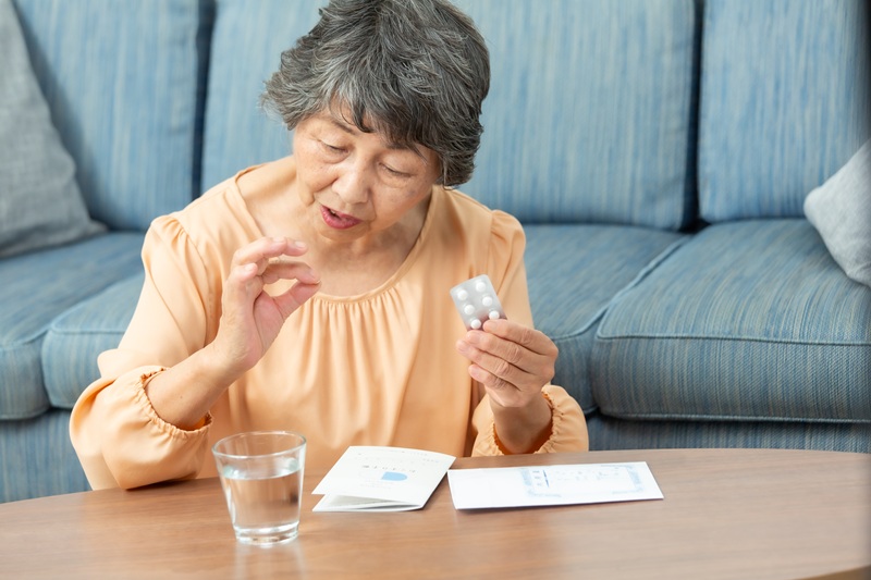 【認知症の薬】効果や副作用を一覧で解説｜症状別の種類や新薬の最新情報も