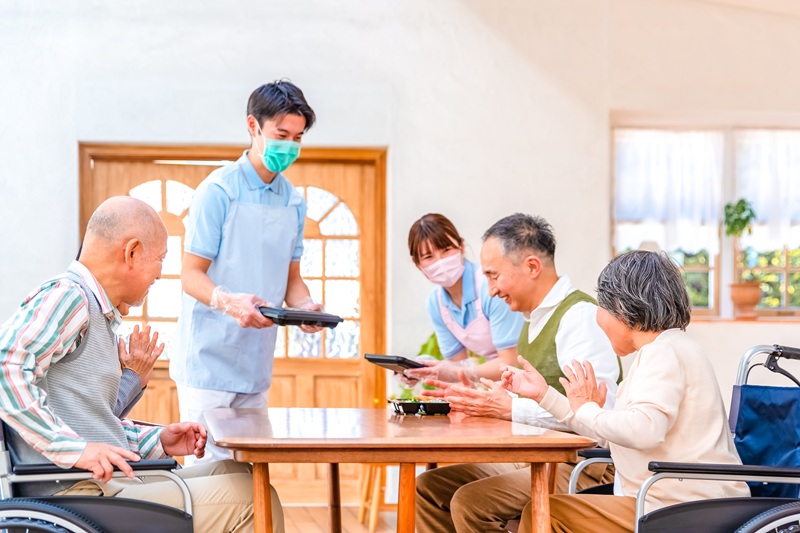 【初心者向け】老人ホームとは？種類・費用・入居条件を一覧で徹底比較！自分に合う施設の選び方も解説