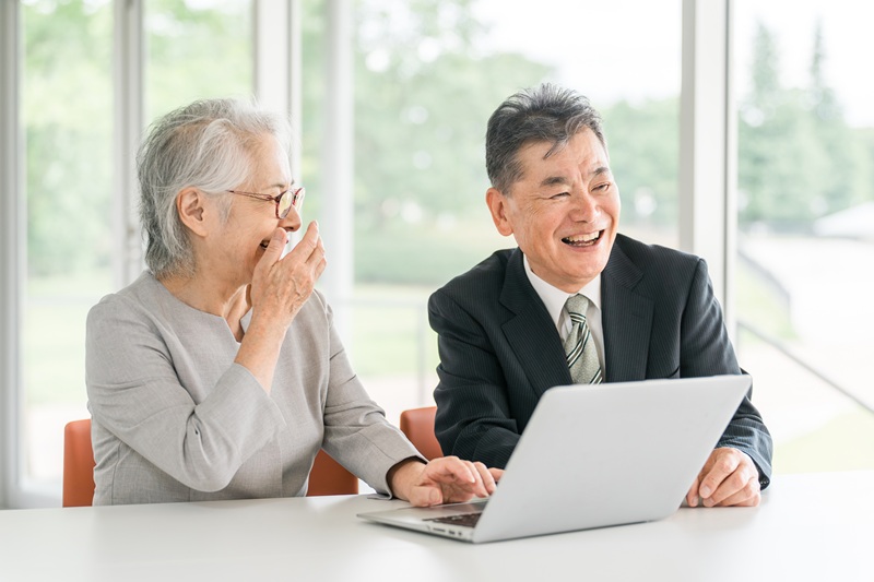 老人ホーム選びは相談員で決まる！良い相談員の見極め方と見学時の質問リストを解説