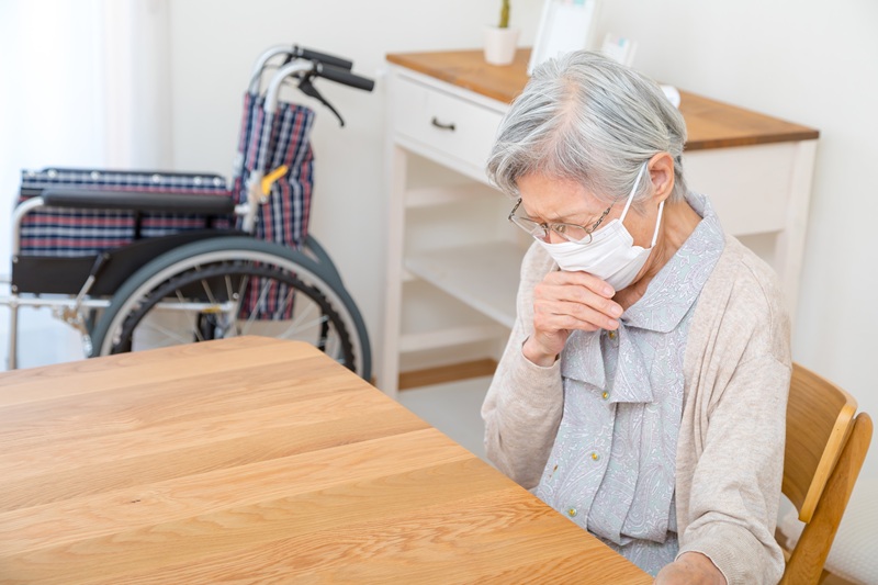 【長引く咳】気管支炎と喘息の違いとは？症状・原因の見分け方から治療・予防法まで