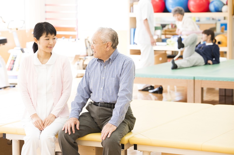 デイケアの選び方完全ガイド｜デイサービスとの違いやリハビリ内容を徹底比較