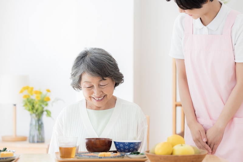 とろみ剤の正しい使い方｜介護食（とろみ食）の作り方と誤嚥を防ぐ注意点