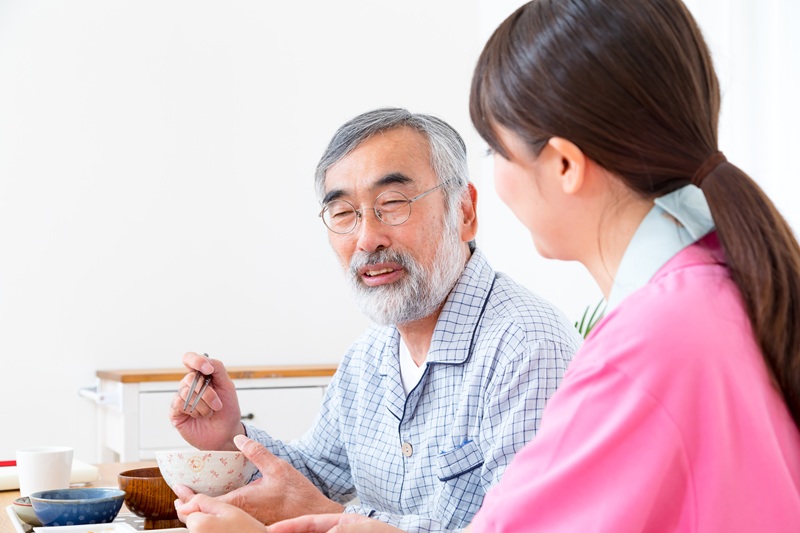 ミキサー食とは？介護食のメリット・デメリットと誤嚥を防ぐ調理のポイント