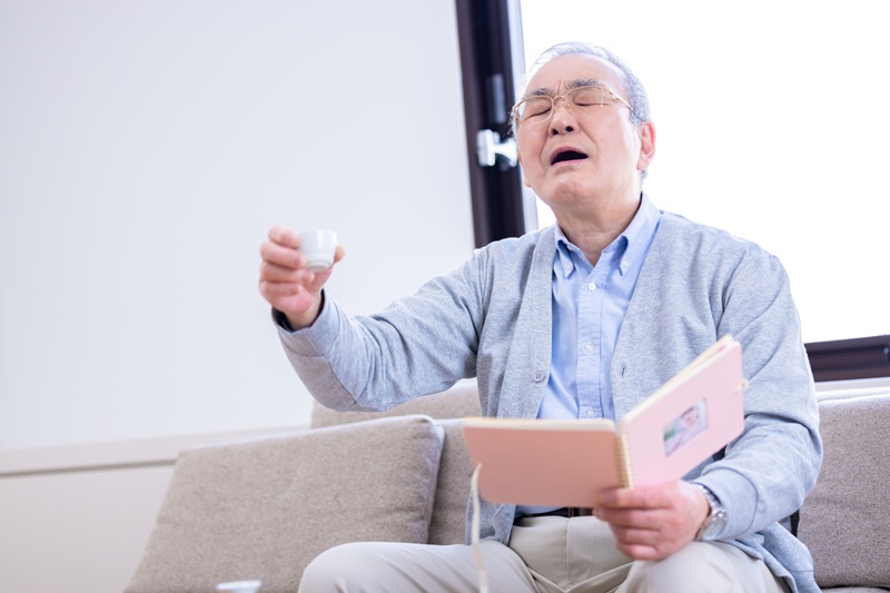 もしかしてセルフネグレクト？独居高齢者の孤立を防ぐ原因と対策、相談窓口を解説