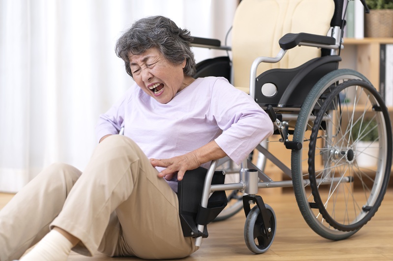 高齢者の一人暮らしは危険？潜むトラブルと家族ができる7つの対策を解説