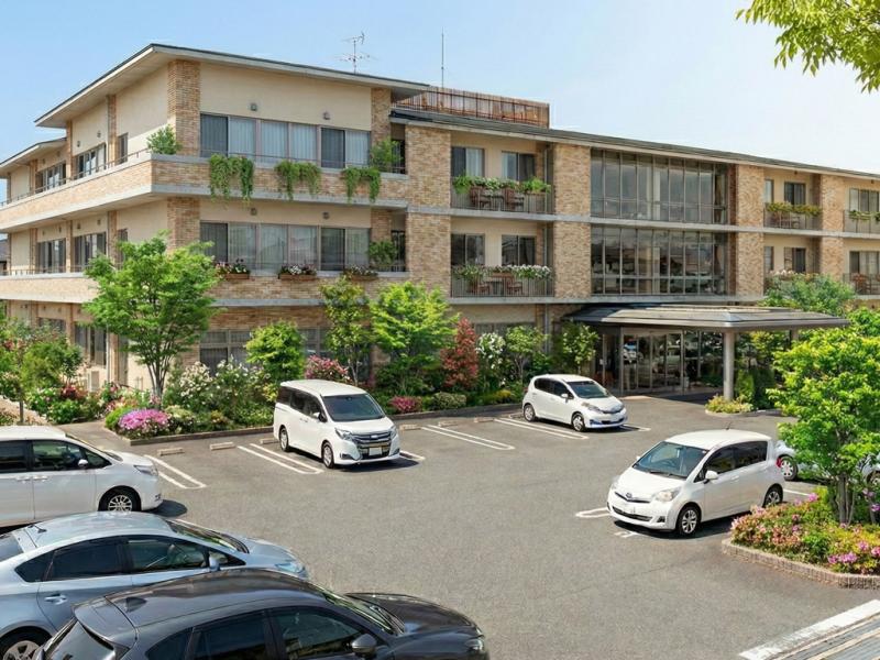 【老人ホームの立地】駅近vs郊外どっちが正解？費用や面会頻度から考える選び方の優先順位