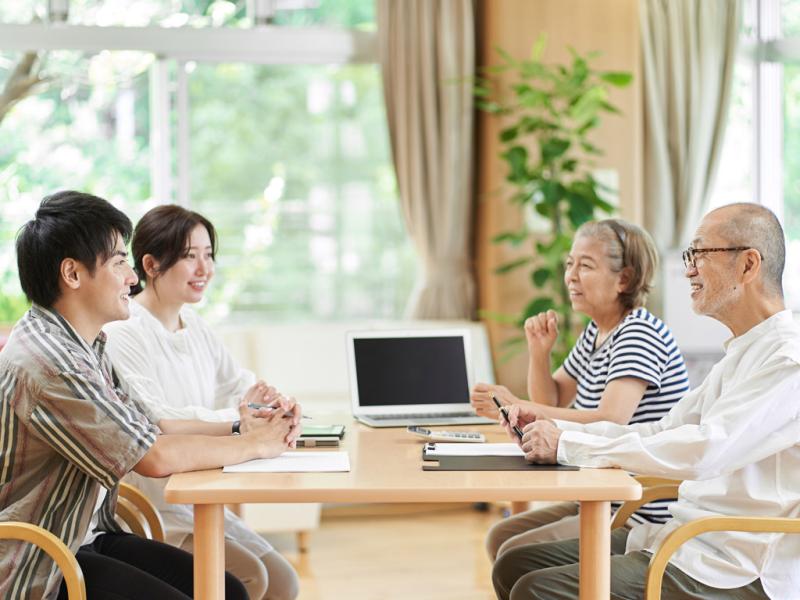 老人ホームを嫌がる親への説得方法とは？入居拒否の理由や無理やりではない話し合いの進め方