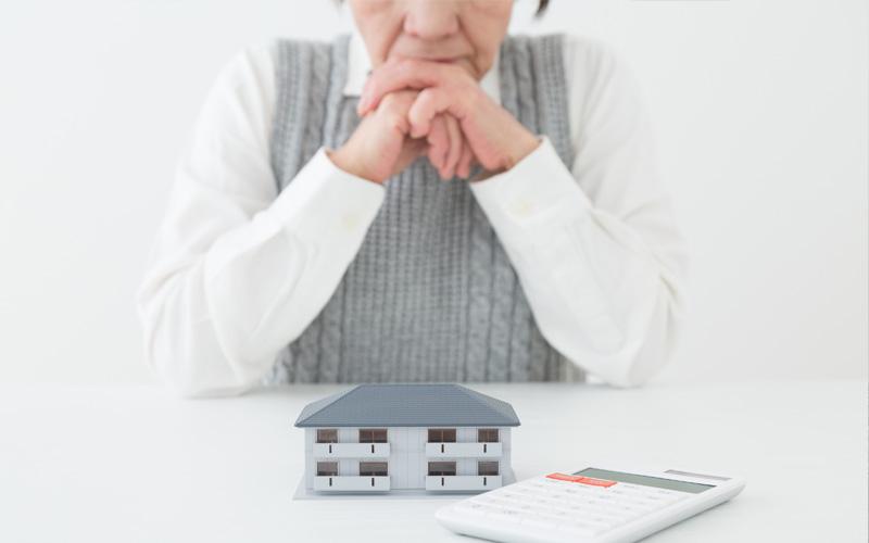 老人ホームの入居一時金は戻ってくる？返還金の計算式や90日ルール・トラブル事例を解説