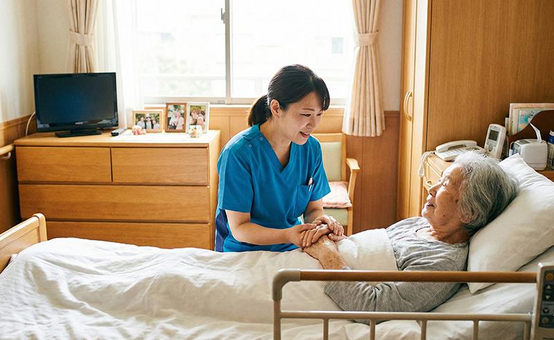 【がん末期（終末期）の施設選び】緩和ケア・ホスピスと老人ホームの違いや費用を解説