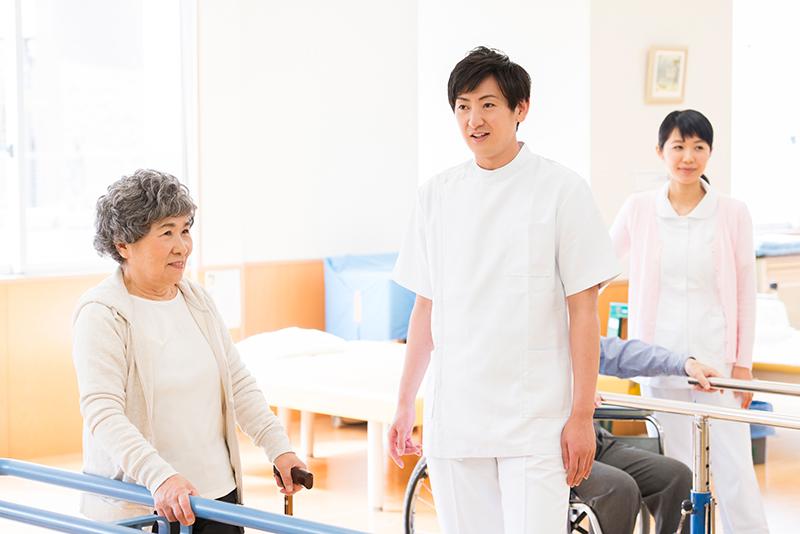 老人ホームでのリハビリの効果と選び方｜理学療法士常駐や脳梗塞・骨折後の回復を目指す施設探し