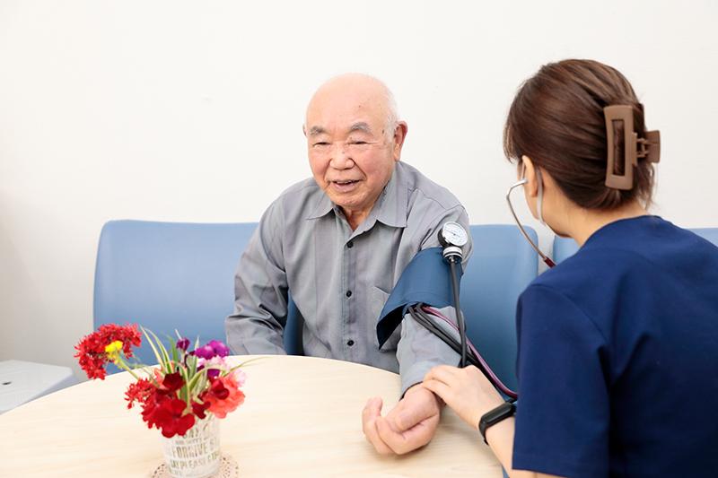 ペースメーカー（心臓病）があっても老人ホームに入居できる？施設選びの注意点と生活のポイントを解説