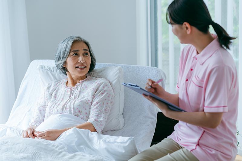 たん吸引や気管切開が必要な方の老人ホーム選び｜施設受け入れ条件と看護師24時間常駐の重要性