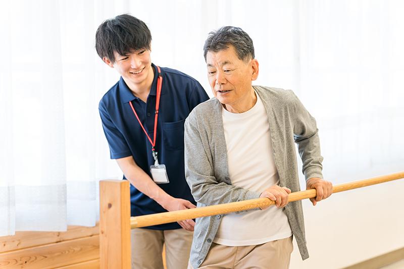 パーキンソン病でも安心して入居できる老人ホームの選び方｜実行機能障害への対応とリハビリ・服薬管理のポイント