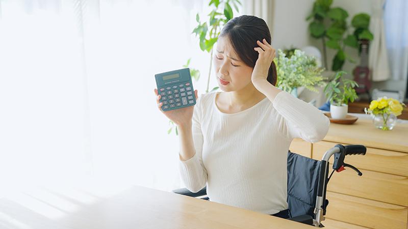 【遠距離介護】の負担を減らすコツと限界のサイン｜交通費の節約術から施設入居・呼び寄せまで