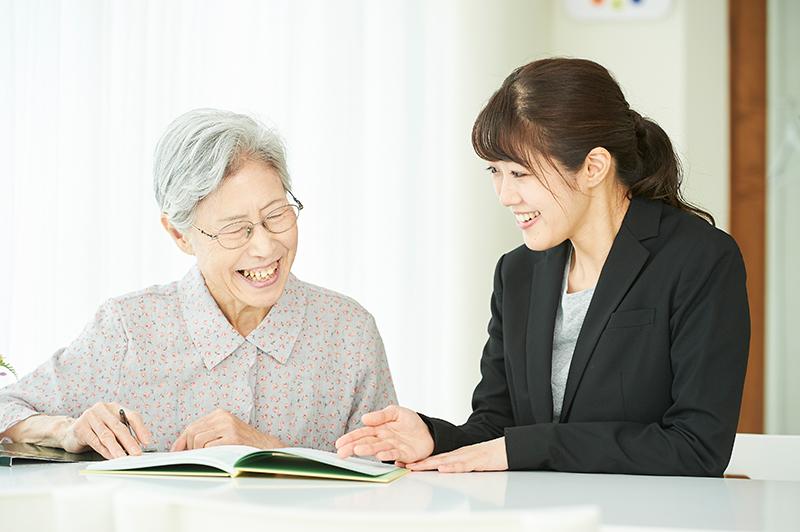 【医療費控除】老人ホームの費用は対象になる？対象サービスと手続きの基本を解説