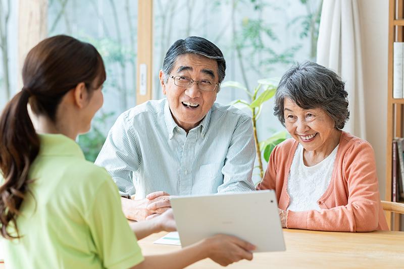 【介護保険料】なぜ高い？仕組みや計算方法、払えない時の減免制度と滞納ペナルティを徹底解説