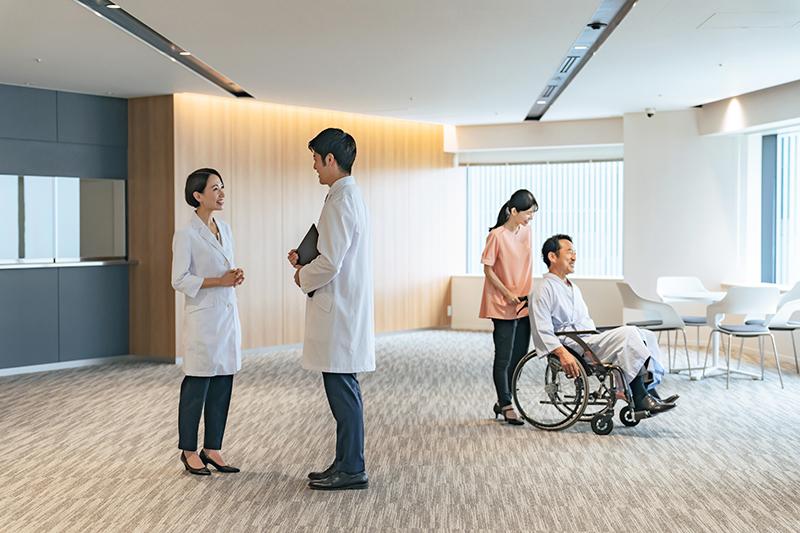 在宅医療の「訪問診療」と「往診」の違いとは？費用や探し方、対象者まで分かりやすく解説