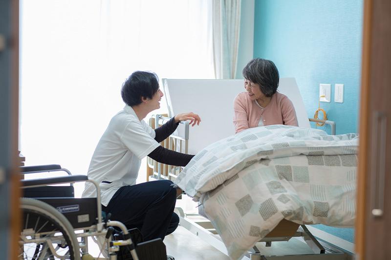 老人ホームは個室が良い？多床室との違い・費用・メリット/注意点と選び方