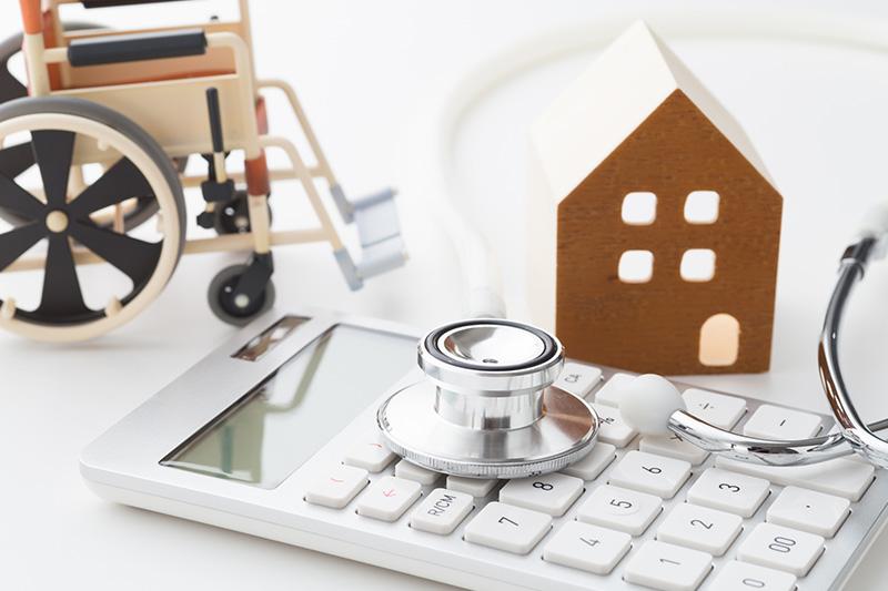 老人ホームでの追加費用とは？月額以外にかかる費用｜医療費・日用品・レク費・理美容など