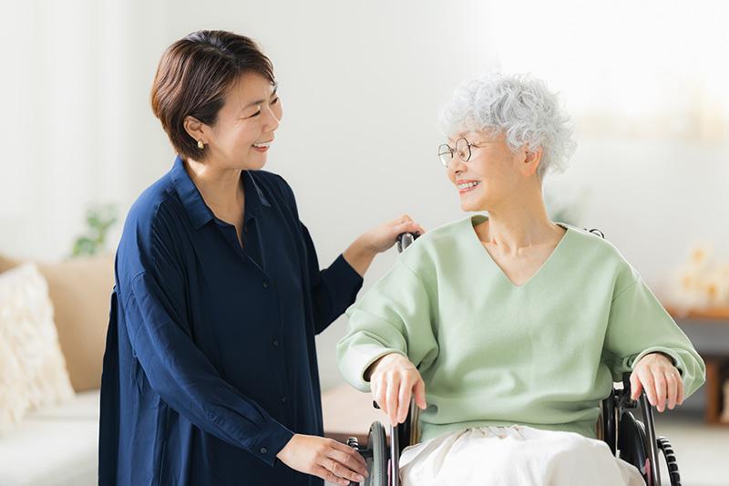 特養の面会頻度はどれくらい?入所直後から看取り期まで目安を解説