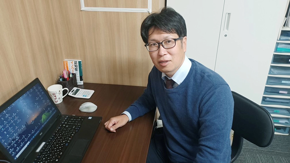 老人ホーム・介護施設の相談員|濱崎相談員